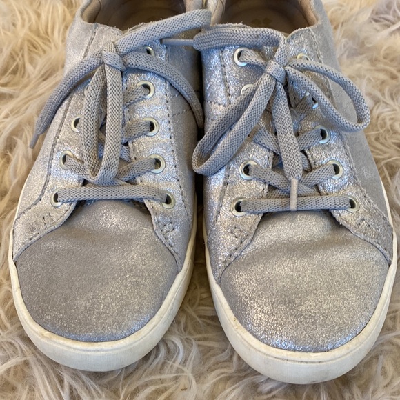 naturalizer tennis shoes